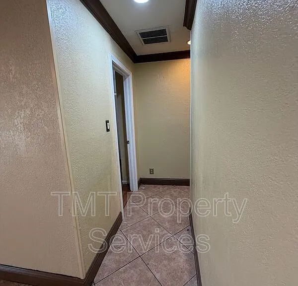 930 Graywood Cir — Photo 22