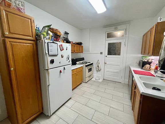 5th image of 751 S Park St