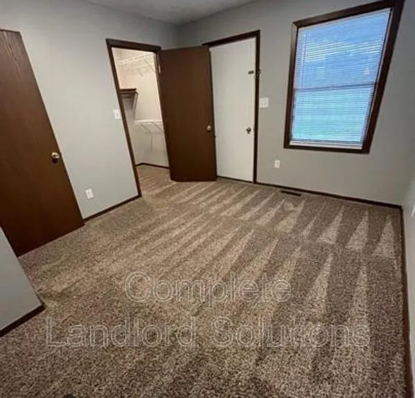 1712 E Morgan Dr — Photo 3