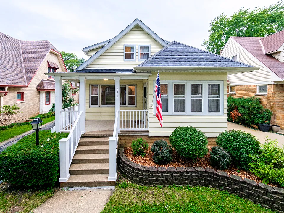 2555 N 72nd St