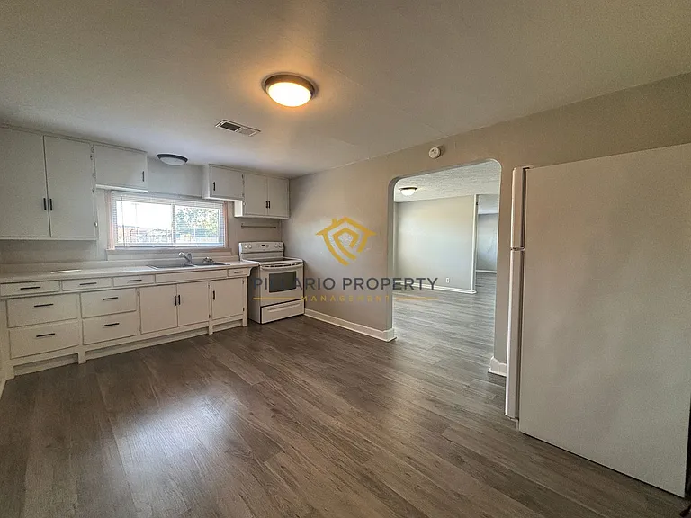 3021 Delaware St — Photo 4