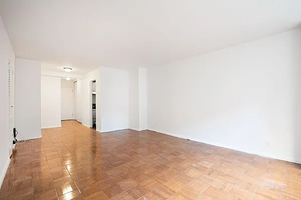 Rented by Waldstar Real Estate LLC | media 9