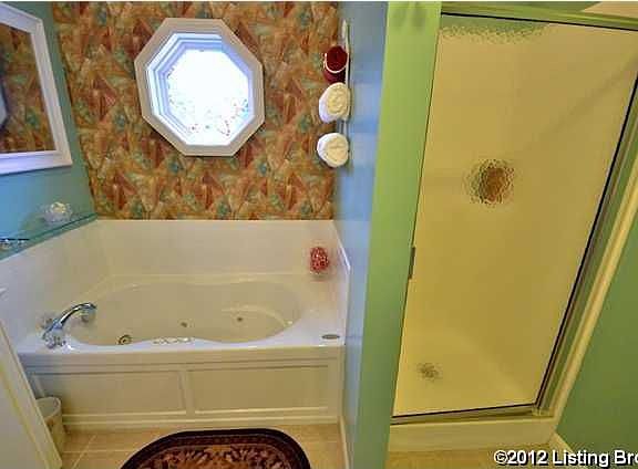 3rd image of 250 Clinton Ct
