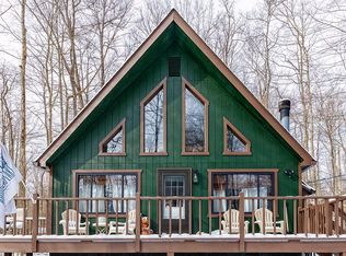 235 Wyomissing Dr, Pocono Lake, PA 18347