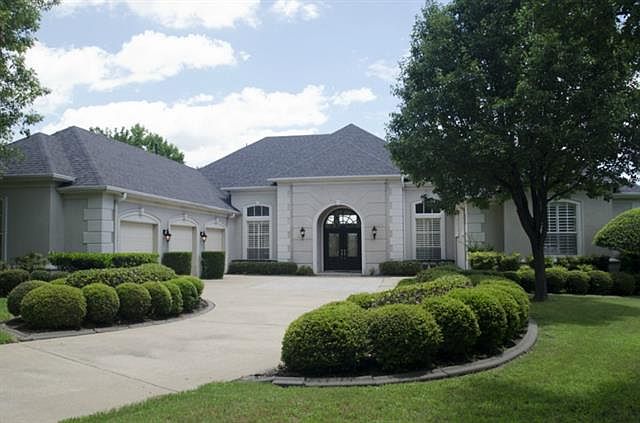 1st image of 2317 Woodmont Cir