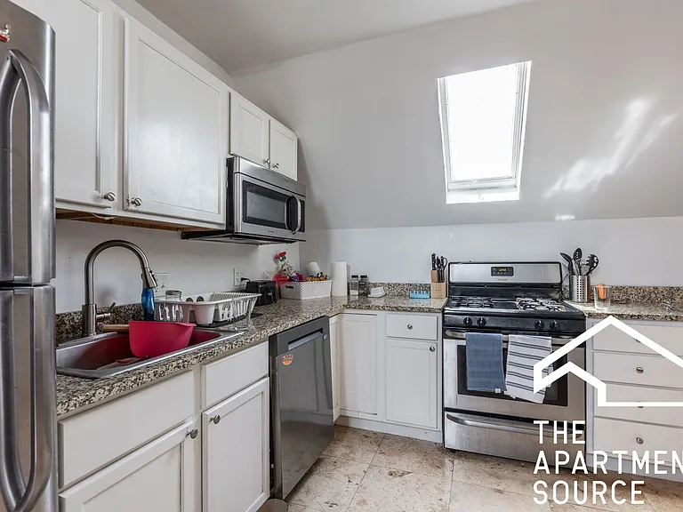 1245 W Barry Ave #T — Photo 7