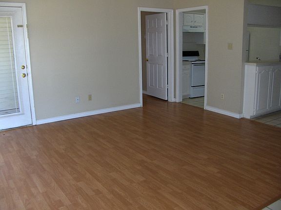 3rd image of 221 E Windsor Dr