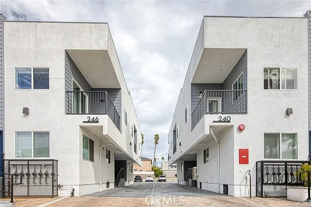 246 N Catalina St — Photo 1