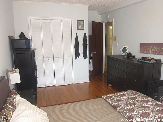 Rented by Realty 2000 Corp | media 8