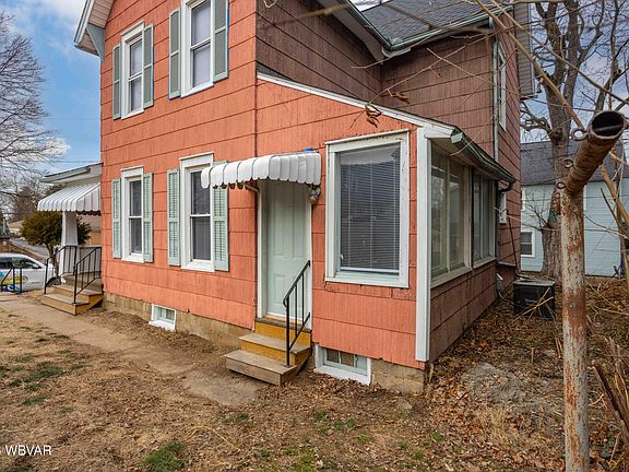 3rd image of 231 Curtin St S
