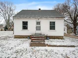 701 Aue Rd, Norton Shores, MI 49441