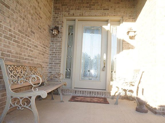 3rd image of 7670 Twin Oaks Dr