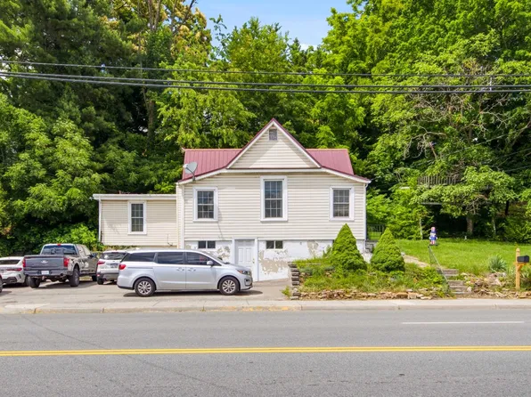 106 Roanoke St, Christiansburg, VA 24073