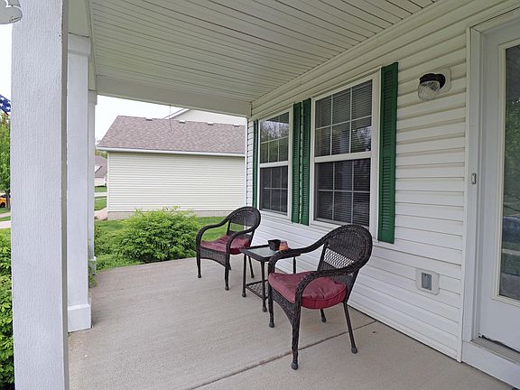 3rd image of 548 Apple Dr
