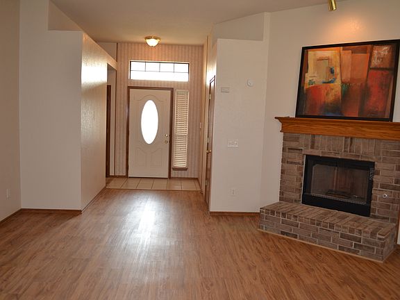Entry/Living Room