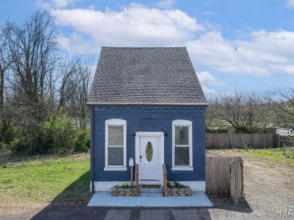 22 S 15th St, Belleville, IL 62220