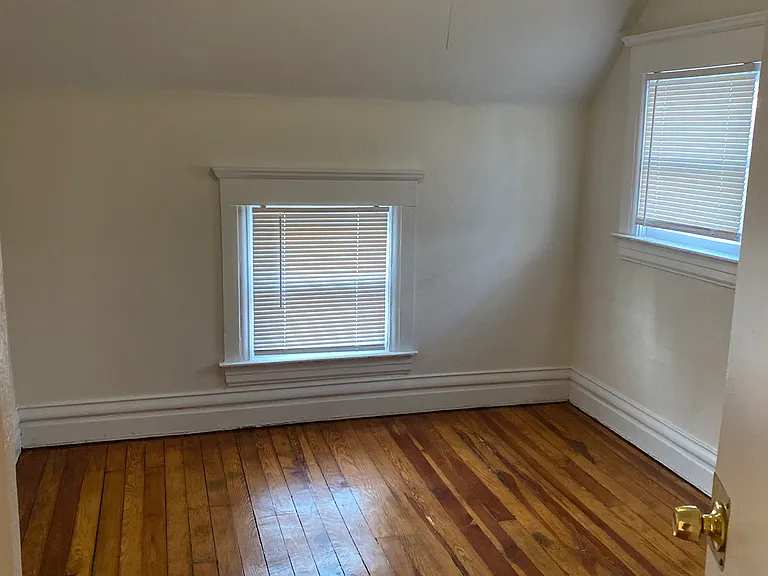 915 Hickory St — Photo 12