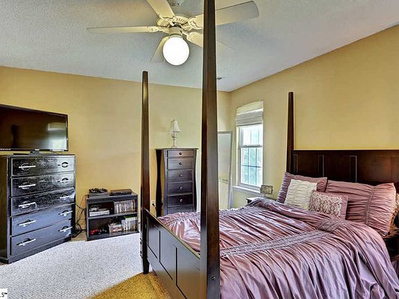 4th image of 450 Brighton Woods Dr