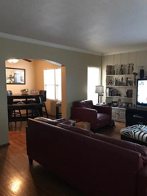 2 bed, 1100 sqft, $2,575 — Photo 2