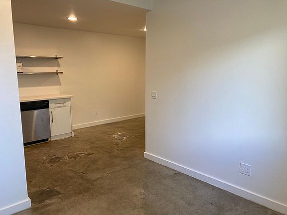 5th image of 2117 W Clinton St