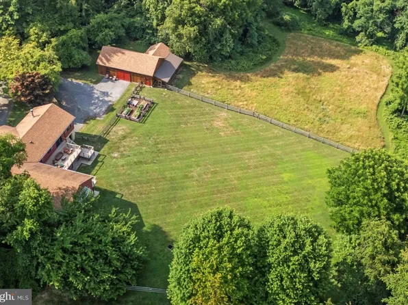 8 Cannon Hill Dr, West Chester, PA 19382