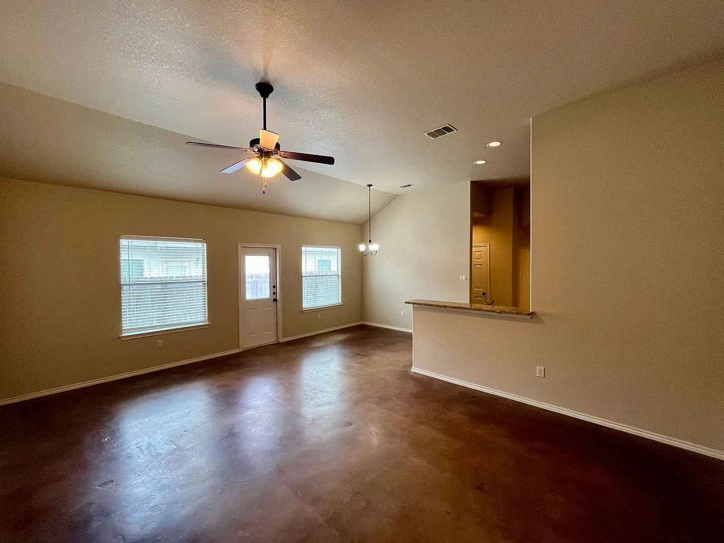 Beautiful Duplex in Seguin! — Photo 2