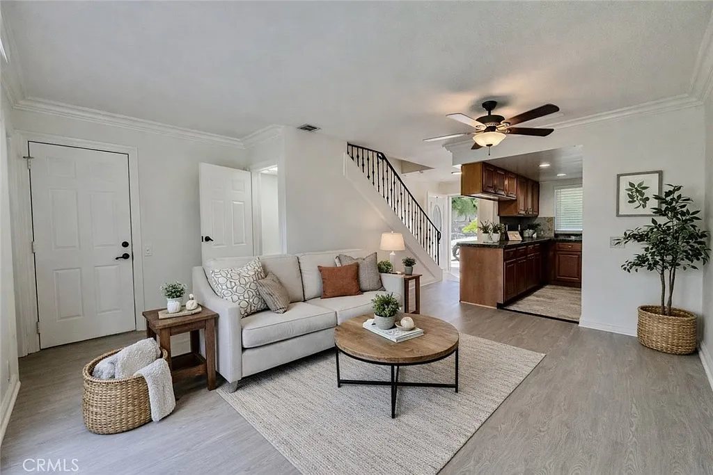 Building Photo - 2558 Orange Ave #F