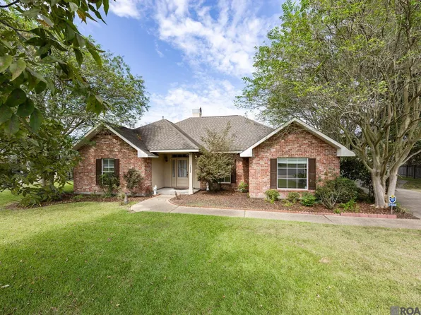 2488 Oak Alley Dr, Port Allen, LA 70767