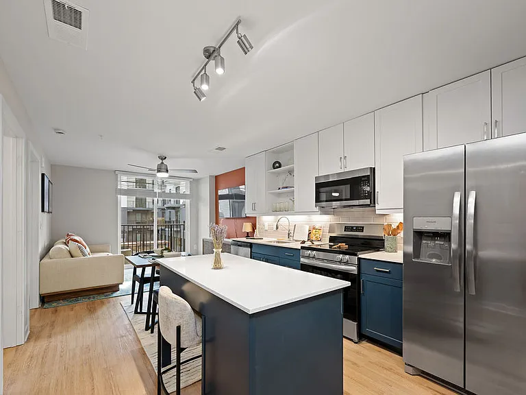 Trella Uptown — Photo 15