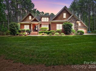 6796 Goose Point Dr, Denver, NC 28037