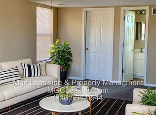 816 NE Westwind Ln APT B, Lees Summit, MO 64086