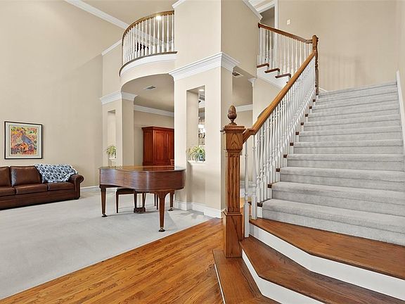 4th image of 907 Edgemeer Ln