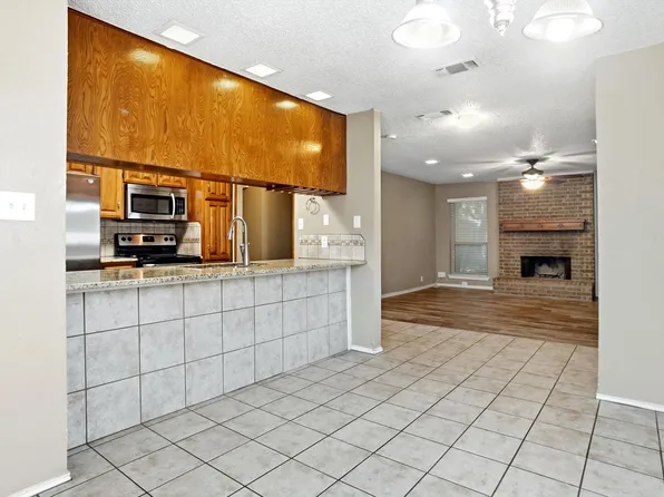 6430 Lago Vista Dr, Benbrook, TX 76132