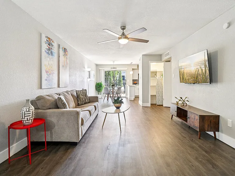 The Ashley at Bluffview Apartments — Photo 25