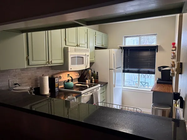 403 Chatham Ct, East Greenbush, NY 12061