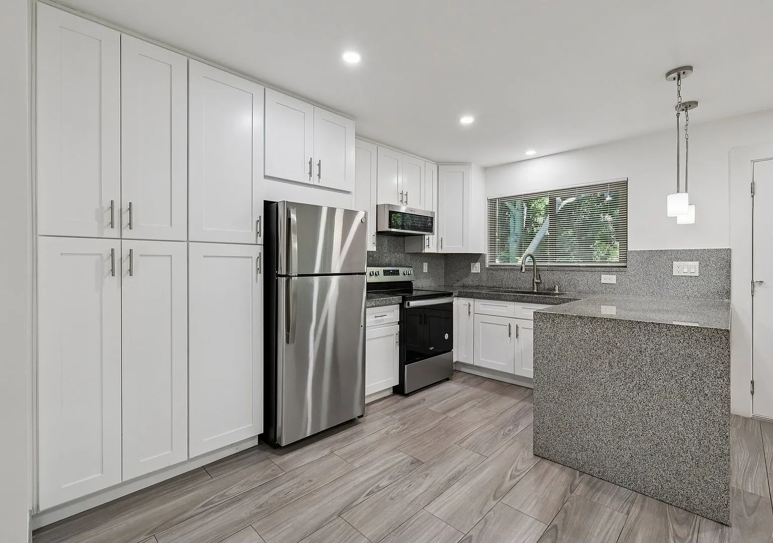 Move in Promotion! 2 Bedroom/1 Bathroom Remodeled Apartment - El Cajon — Photo 3