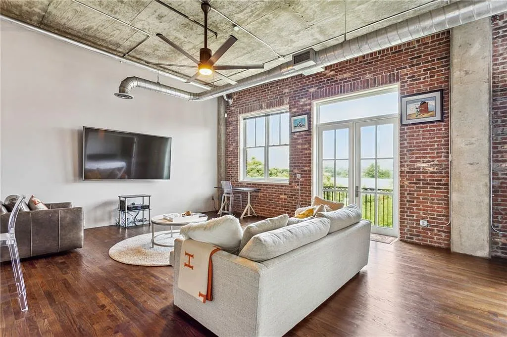 2 bed, 2.0 bath, 1275 sqft, $3,250 — Photo 4