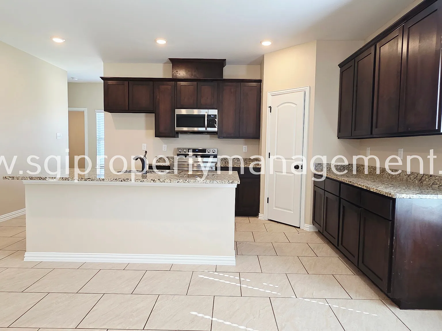 Beautiful 3 bedroom single level in Greenville — Photo 3