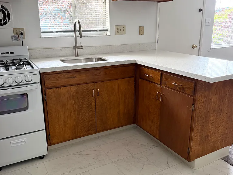 35 Valencia Ave #7 — Photo 3