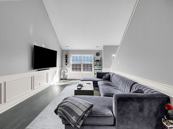 5th image of 3285 Newbury Pl #1