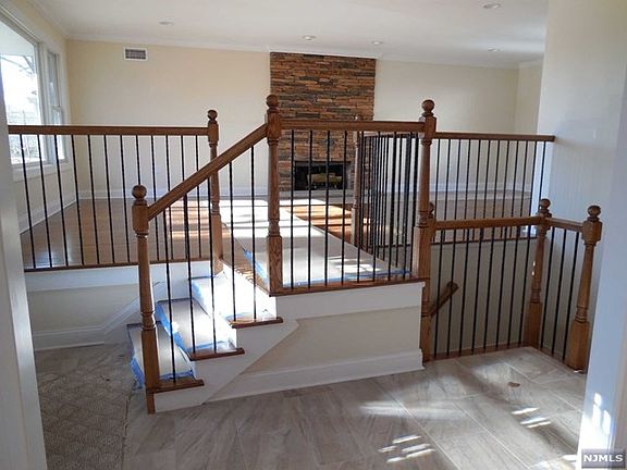 4th image of 6 Fairhaven Dr