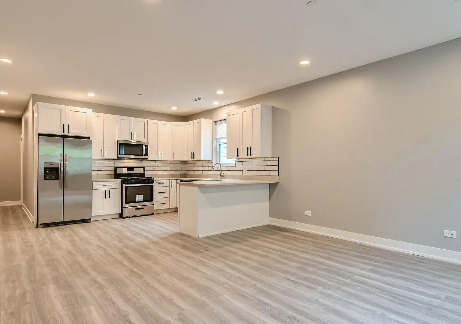 3 bed, 2000 sqft, $3,000 — Photo 3