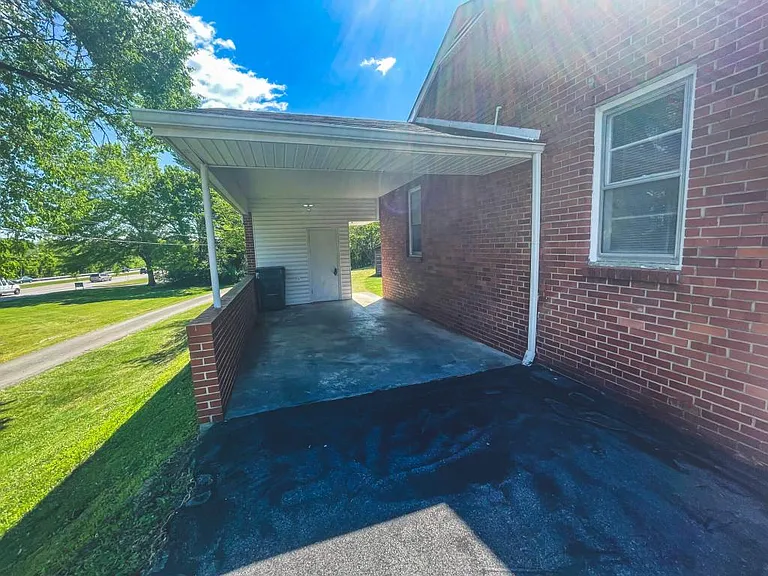700 W Cedar St — Photo 18