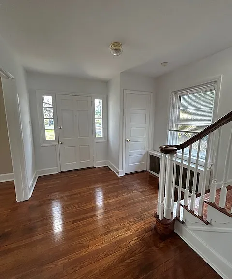 Foyer w/ Closet