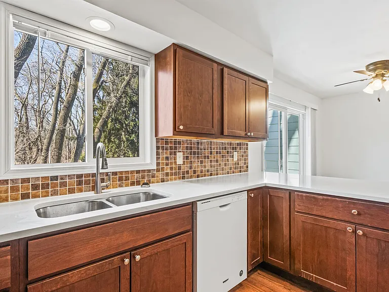 1302 N Gammon Rd — Photo 4