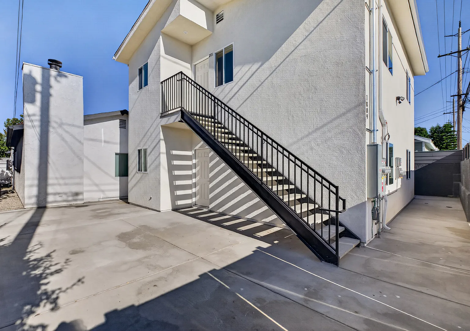 2 bed, 1000 sqft, $3,200 — Photo 1