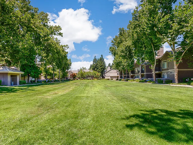 Larkspur Woods Apartment Homes — Photo 26