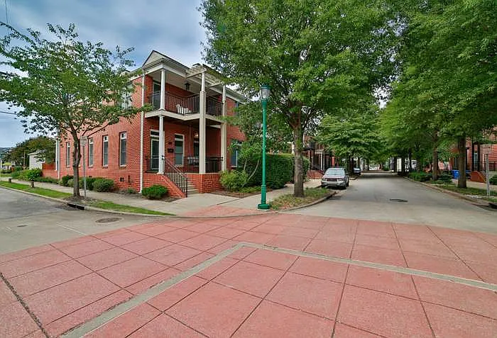 Building Photo - 200 W 17th St