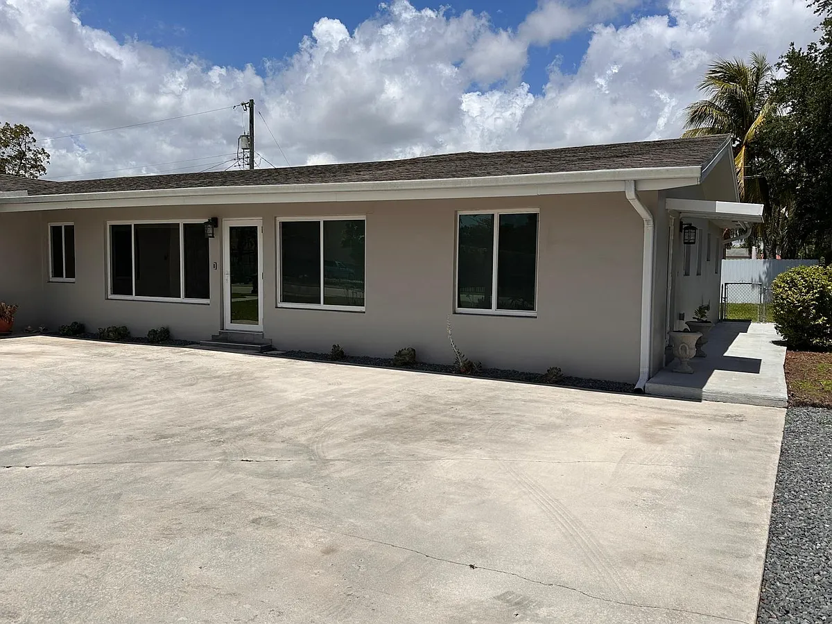 Building Photo - 10385 SW 28th St