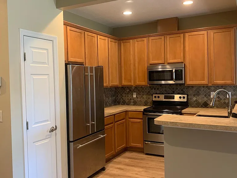 489 Sunstone Ct — Photo 12